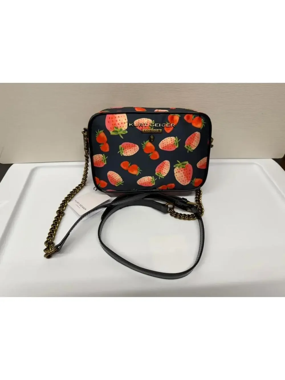 Kurt Geiger London Strawberry Camera Bag 🍓 Crossbody (Chain + Guitar Strap) NWT - Picture 3 of 11